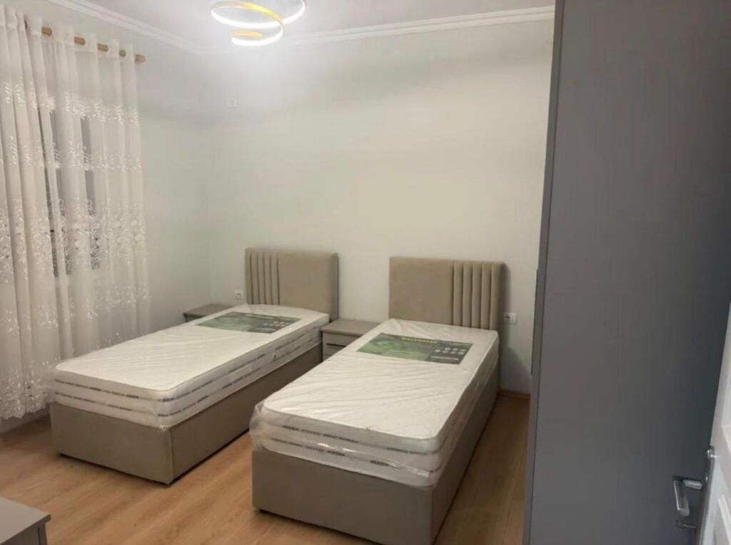 For rent entrance 1+1 in Porcelan!
