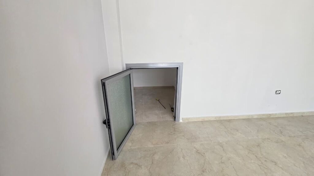 SHOP FOR RENT NEAR THE RED CROSS – VLORË 📍