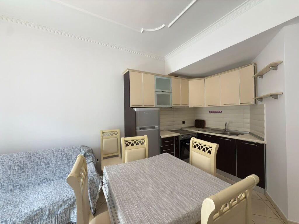 Long-term apartment rental – Lungomare, Vlorë