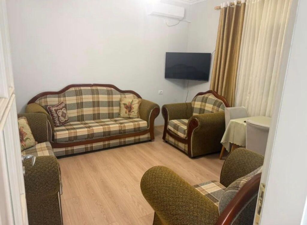 For rent entrance 1+1 in Porcelan!

