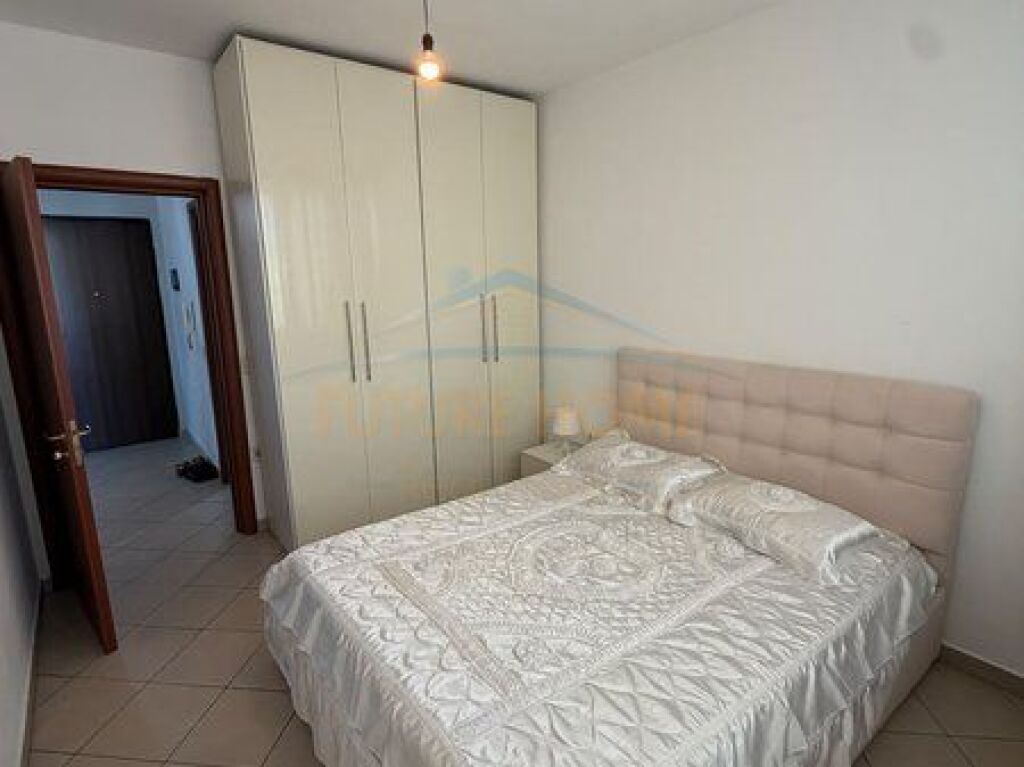 Shitet, Apartament 3+1, Rruga e Kavajës