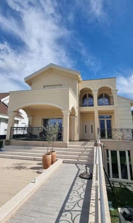 📌JEPET ME QIRA – VILË LUKSOZE NË TEG 🏡