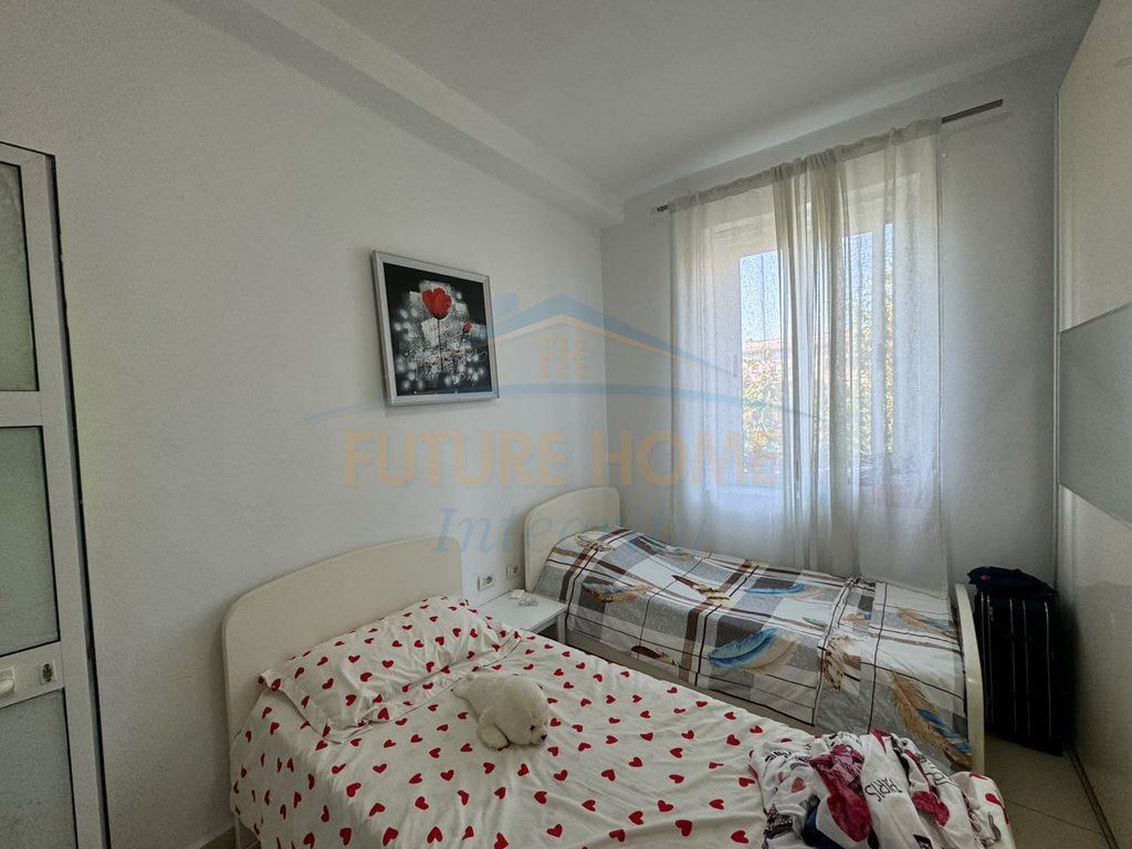 Shitet, Apartament 1+1, Bllok, Tiranë.