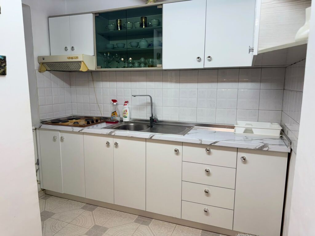 Jepet me qera apartament 2+1 Kati 2, Myslym Shyri prane Karburantit , 60.000 Leke