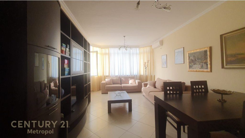 Disponojme Apartament 2+1+2 Tualete per Qira, Komuna E Parisit.