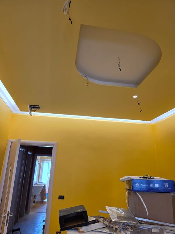 Jepet apartament 2+1 me qera ne Rrugen Hoxha Tahsin prane Pazarit te Ri, Tiranë.f