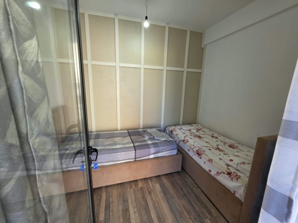 🏡 Appartamento 2+1 in affitto  📍Astir, Complesso Urban Gate   🏢 2° piano  🛗 Con ascensore ✅️ Mai abitato prima  📐 Superficie: 75m²  💰 Prezzo: 50.000 Lek / Mese (amministrazione inclusa)