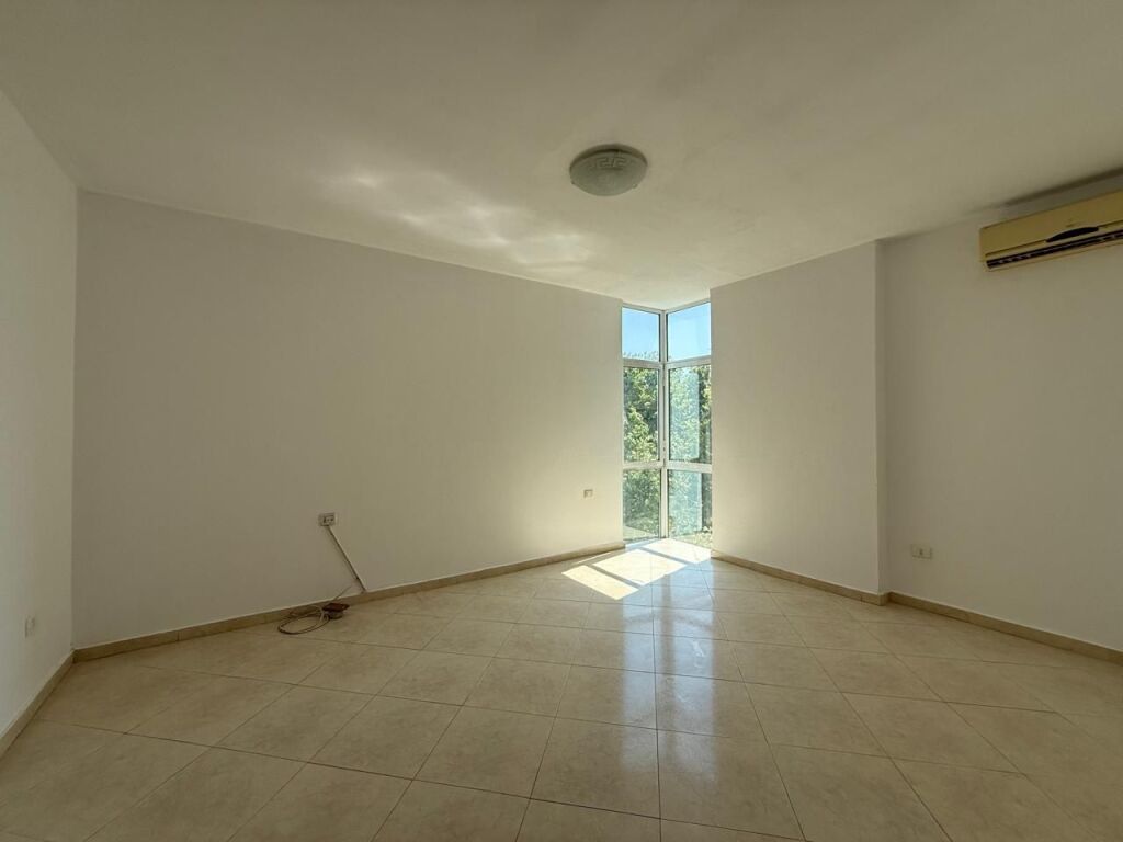 Shitet apartament 2+1+2+Depo tek ish Ekspozita , Rruga Myslym Shyri .