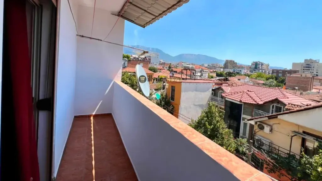 Rent, Apartment 2+1 "Red School", Tirana.