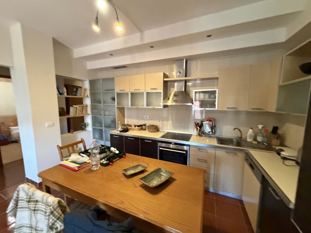 Qera apartament 2+1  Rruga Islam Alla  myslym shyr cmimi 700 eueo