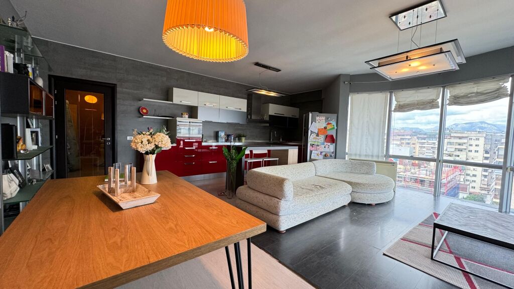2+1 apartment for rent at Komuna e Parisit!