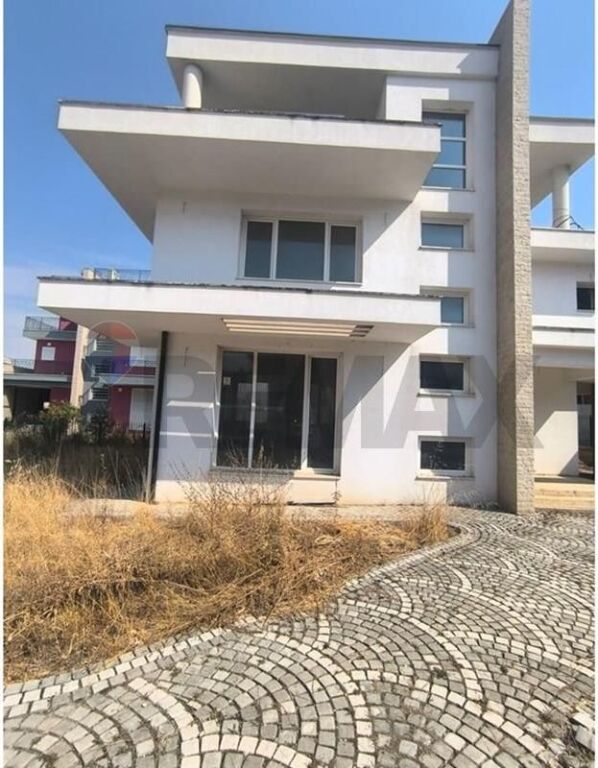 Villa for sale in Teg (Bathore Mill)