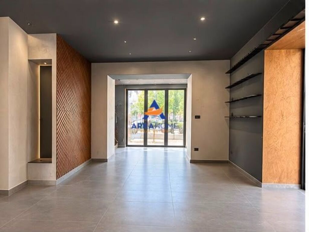 IN VENDITA LOCALE 100 M2 "VIA MUHAMET GJOLLESHA" 700.000 EURO