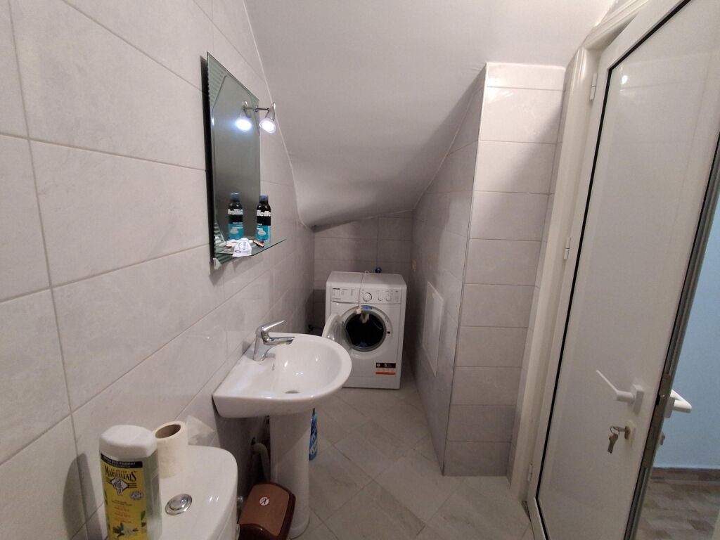 Qera | Vilë 2 + 1+parkim | Kodra E. Priftit | 400 €/muaj