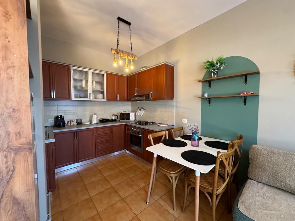 Shitet, Apartament 1+1, Rruga e Barrikadave, Tirane