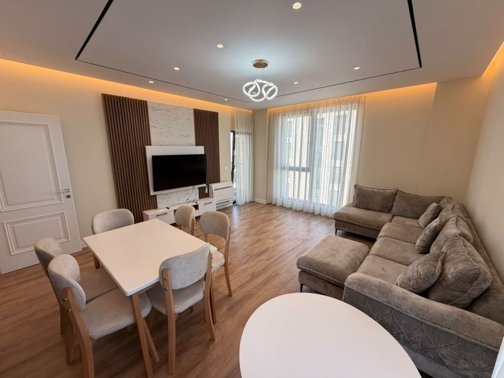 Jepet me qera 3+1+2  Adresa : Porcelan Kompleksi Erli  Kati 6  E mobiluar  Cmimi 1000€