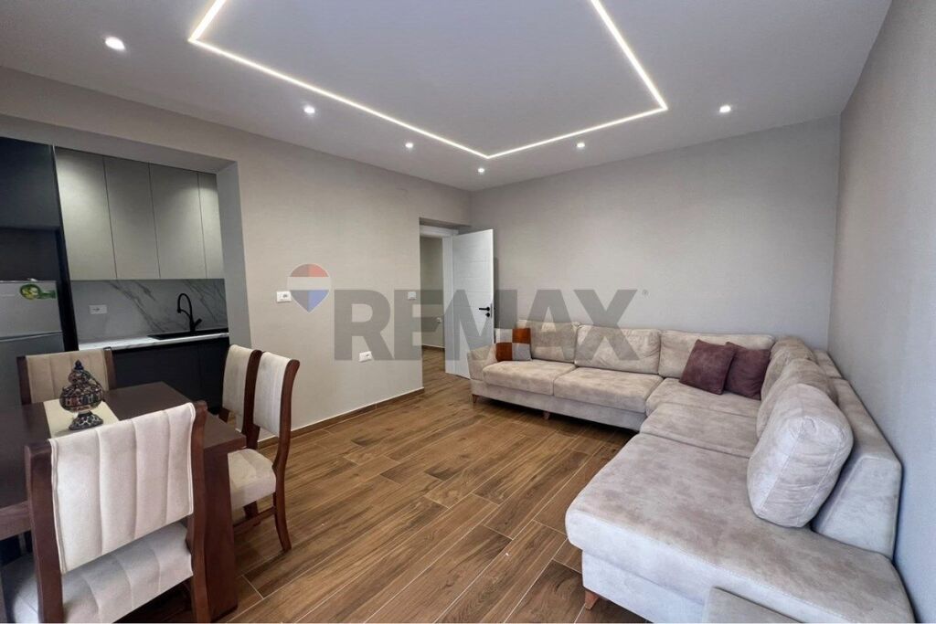 Apartament 3+1 me qira te Medrese, Rruga e Dibres