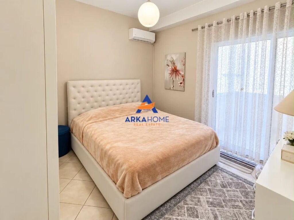 AFFITTASI APPARTAMENTO 2+1+BALCONE "COMUNE DI PARIGI" 800 EURO