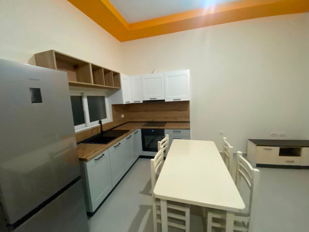 Apartament 1+1 per qera Kombinat !