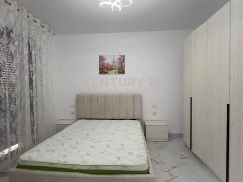 JAPIM ME QIRA APARTAMENT  POST PARKIMI TEK TREGU ELEKTRIK!!