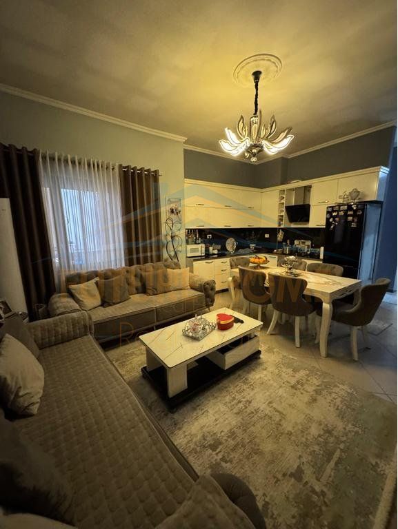 Shitet Apartament 2+1+2 , Unaza e Re , Tiranë