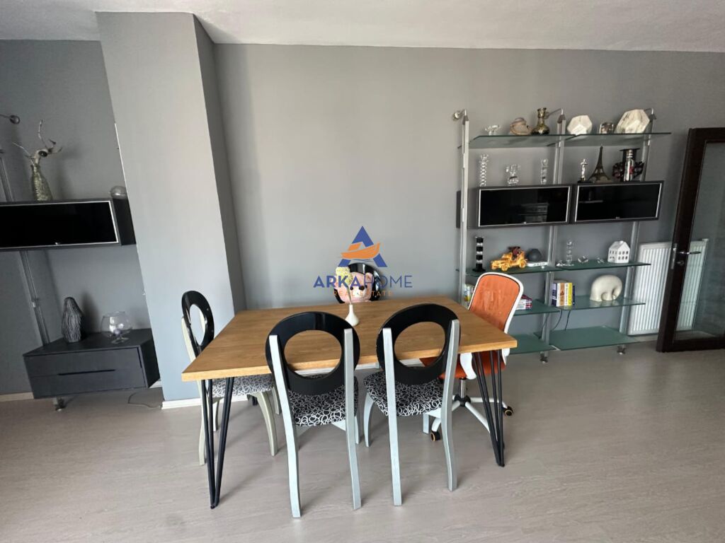 JEPET ME QERA APARTAMENT 2+1+BALLKON "TE KOMPLEKSI KIKA 1 " 870 EURO