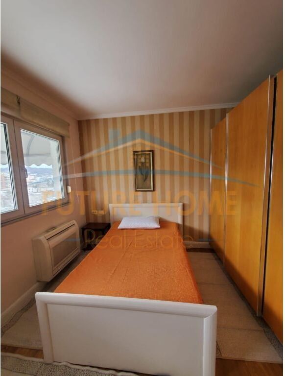 Qera, Apartament 2+1+2 , Tek Mozaiku , 21 Dhjetori , Tiranë 80,000 Lekë