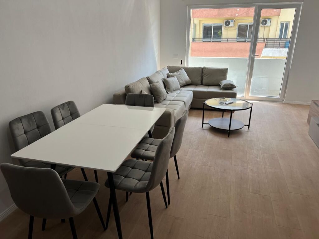 Appartamento 2+1 +2 con parcheggio a Kamez