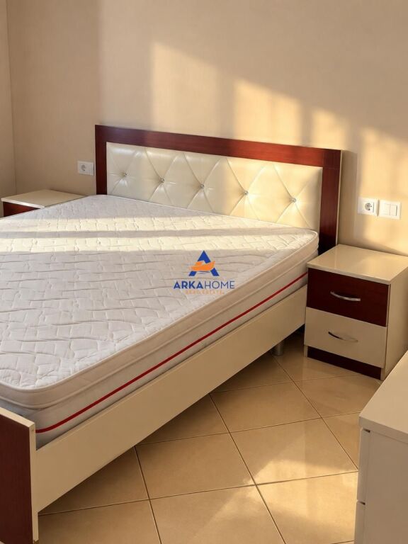 JEPET APARTAMENT ME QERA 1+1+BALLKON "PRANE PALLATEVE CABEJ, DERVENI" 45.000 LEKE