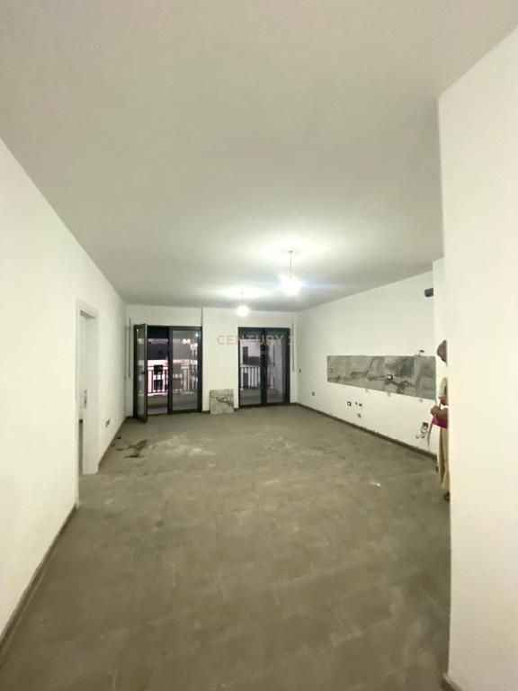 Apartament /Zyre 3+1+2 per qira Bulevardi i Ri , Kompleksi Ndregjoni 90,000 Lekë /month