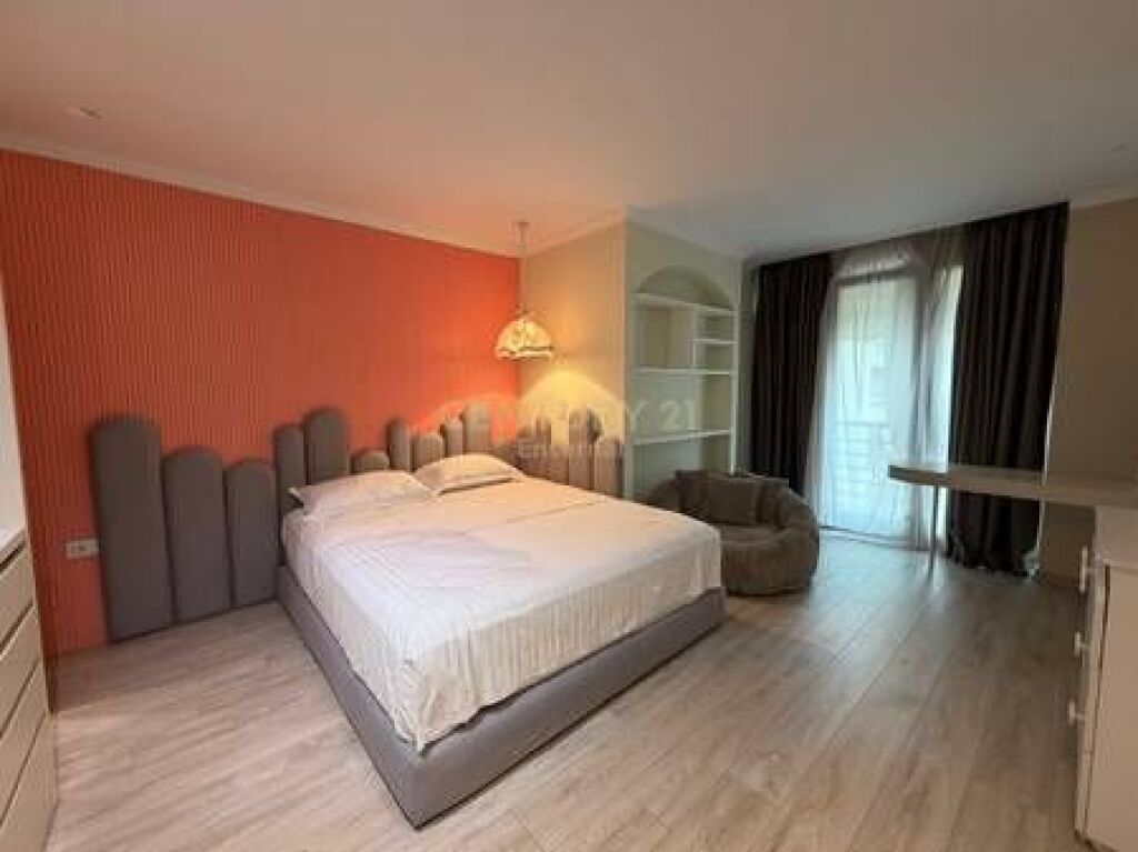 Apartament 3+1+2poste parkimi tek Nobis per Qira