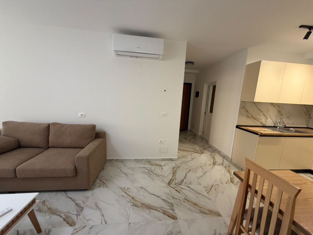 Jepet me qera 2+1 mobiluar ashensor Dritan Hoxha 60000 lek