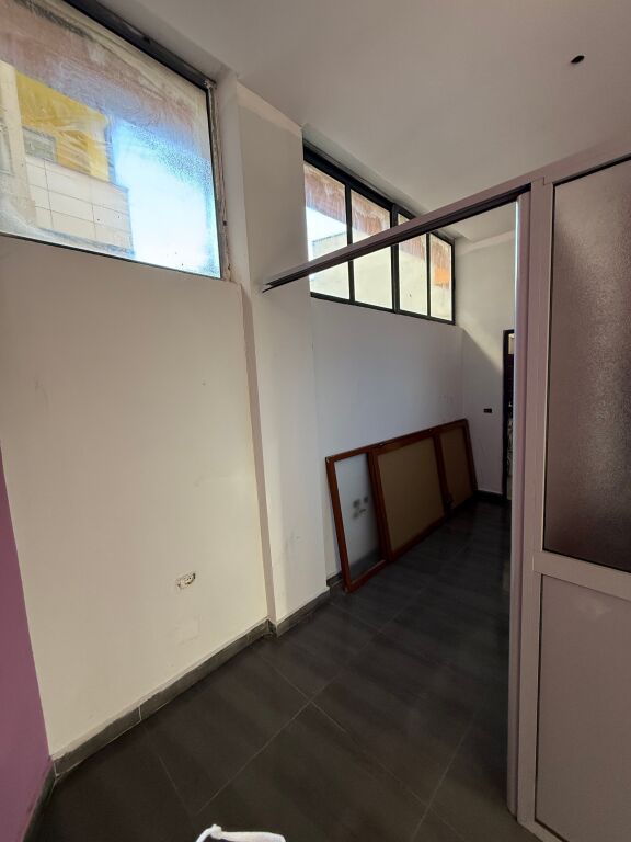 Ambiente ideale per negozio, magazzino o ufficio nel centro di Tirana