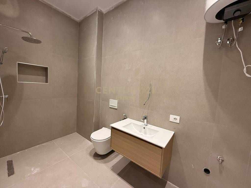 APARTAMENT 2+1 PER QIRA NE RRUGEN 5 MAJI 500 € /Muaj 50,000 Lekë /Muaj