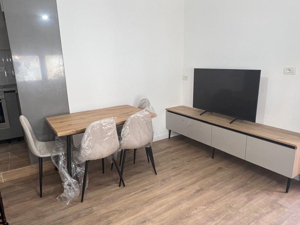 1+1 for rent at Wilson Square