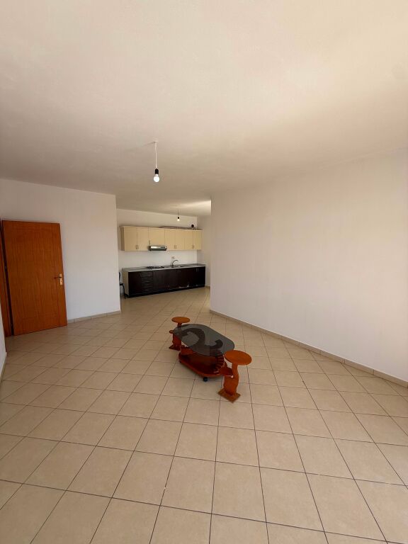 Apartament 2+1 per shitje ne astir