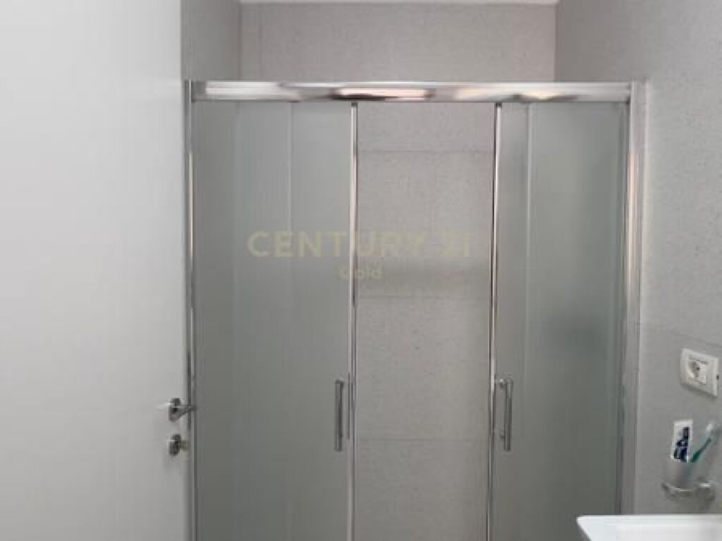 JAPIM ME QIRA APARTAMENT  POST PARKIMI TEK TREGU ELEKTRIK!!