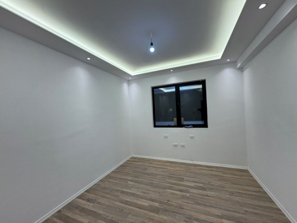 Apartment 2+1+parking for rent in Astir at the Urban Gate Complex. 65000 lek