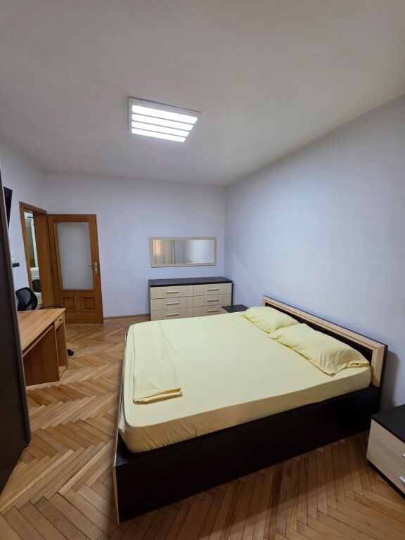 apartament me qira dy minuta nga Blloku