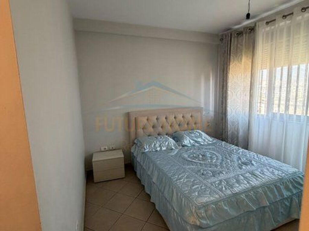 Shitet, Apartament 3+1, Rruga e Kavajës