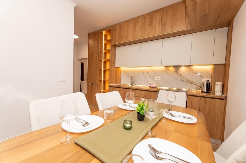 Shitet Apartament 1+1 te Shkembi Kavajes