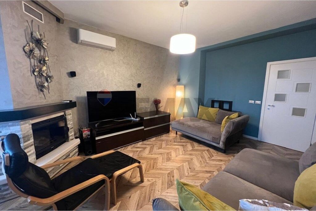 Shitet apartament 2+1+2 tek Zogu i Zi