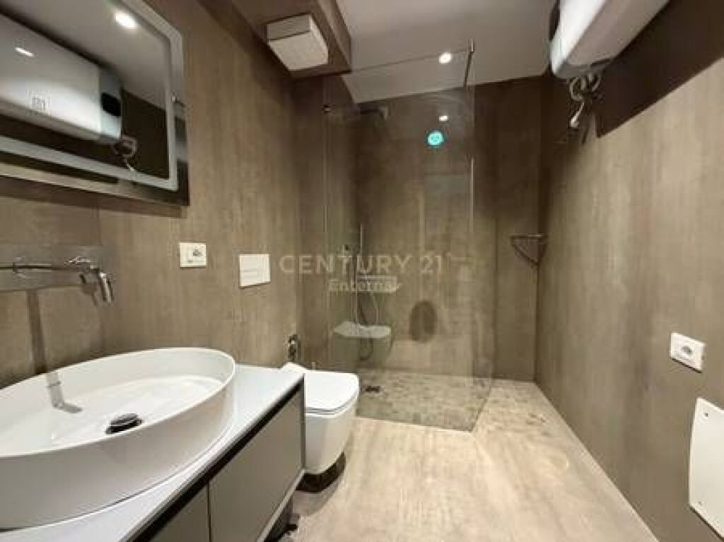 Apartament 3+1+2poste parkimi tek Nobis per Qira