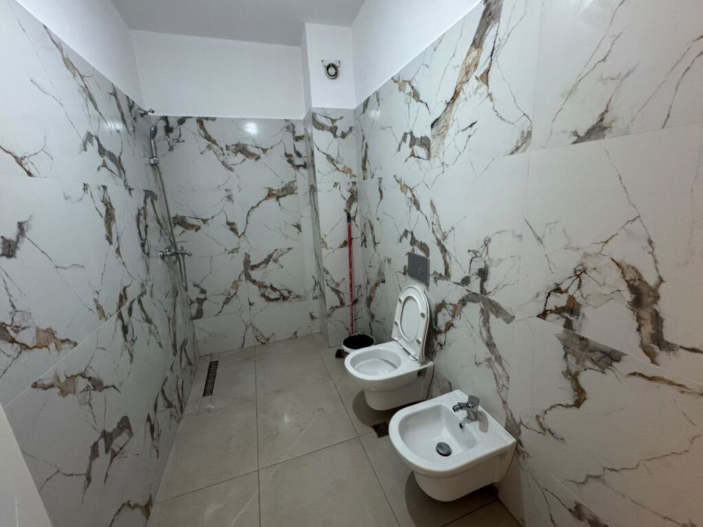 Apartment 2+1+parking for rent in Astir at the Urban Gate Complex. 65000 lek