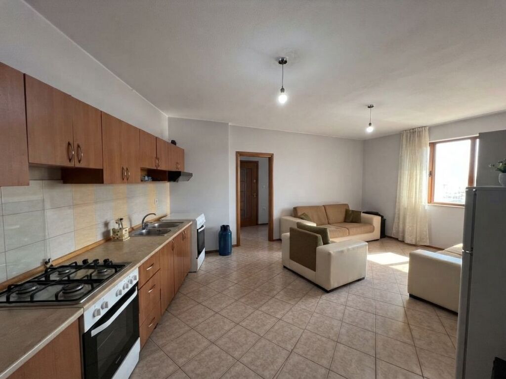 Qira, Apartament 2+1+2, Bulevardi Zogu I, Tiranë.