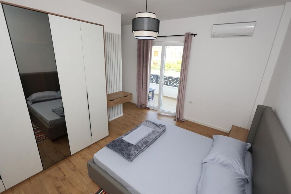 Baza Hostel Berat – Biznes &amp; Pronë për Shitje – 24 Shtrat