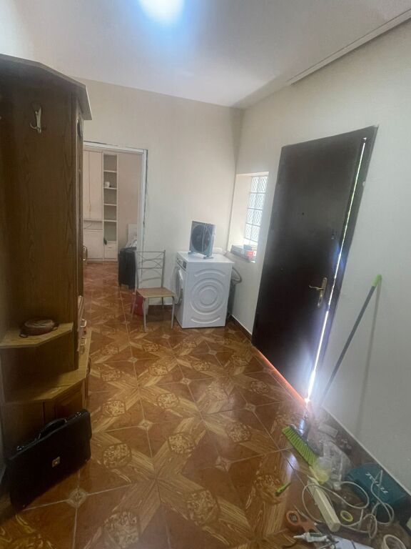 Jepet me qera 1+1 ne astir te Bohem pallat I mobiluar 40000 lek