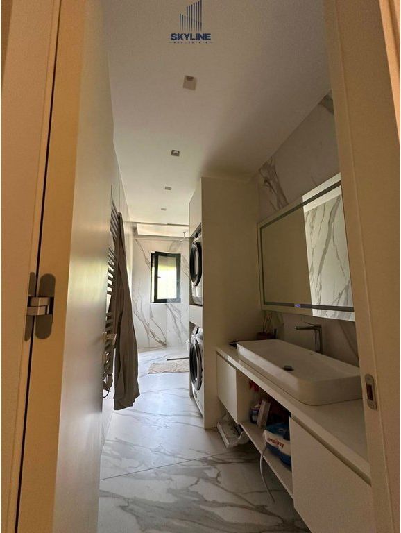 Shitet Apartament 2+1+2 + Post Parkimi-Green City