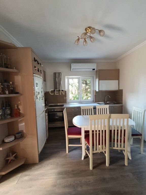 Vilë Private 2 kateshe 3+1+2 me Qira në Kombinat | Oborr i Madh, Garazh dhe Privatësi Maksimale
