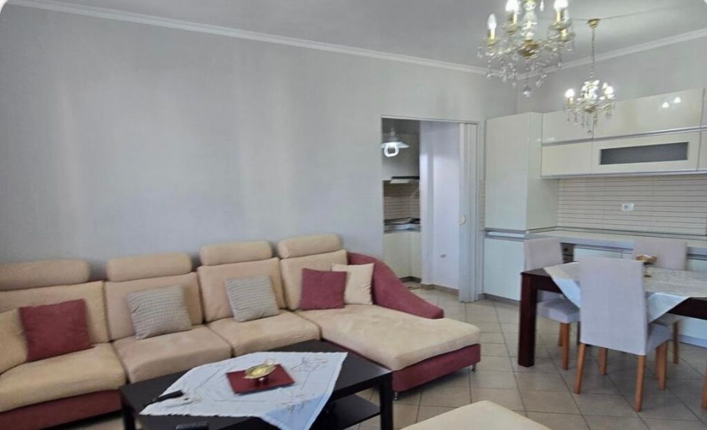 Apartament 3+1 ne shitje , Perballe Delijorgjit !